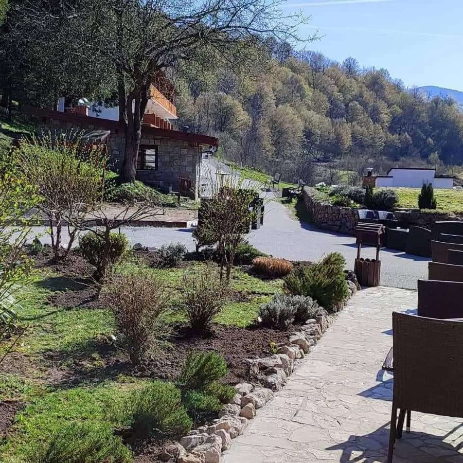 B&B Zlatna Nit บอซันสกาครูปา ภายนอก รูปภาพ