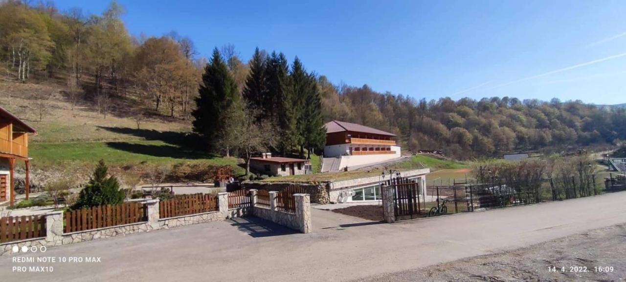 B&B Zlatna Nit บอซันสกาครูปา ภายนอก รูปภาพ