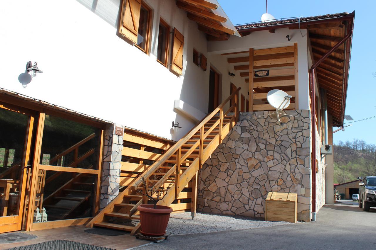 B&B Zlatna Nit บอซันสกาครูปา ภายนอก รูปภาพ