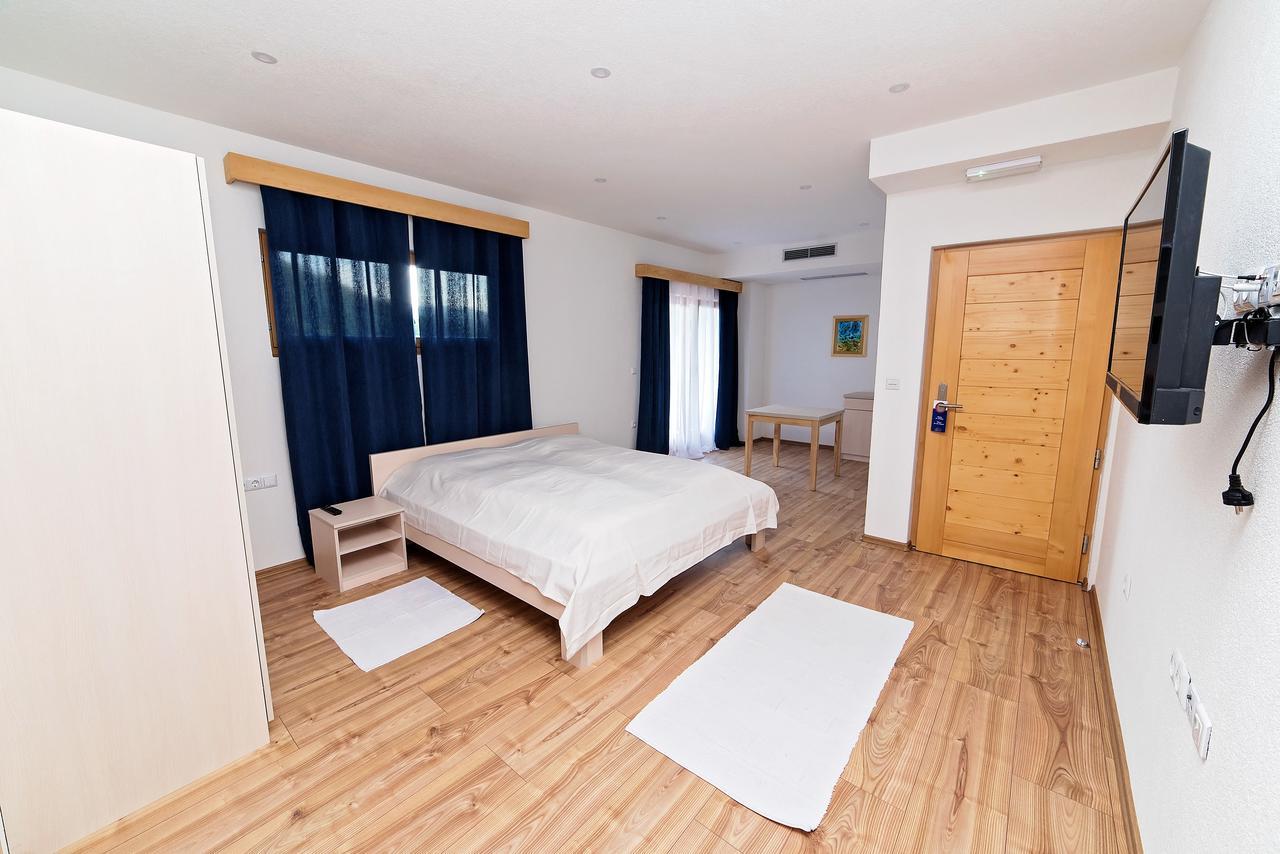 B&B Zlatna Nit บอซันสกาครูปา ภายนอก รูปภาพ