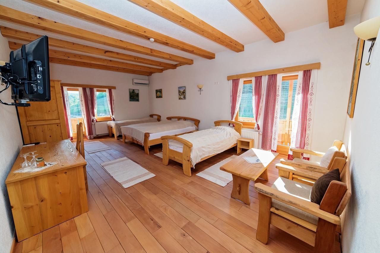 B&B Zlatna Nit บอซันสกาครูปา ภายนอก รูปภาพ