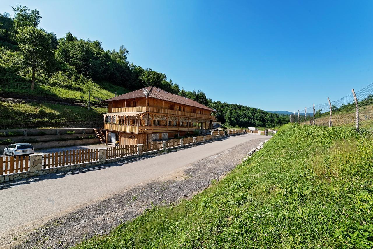 B&B Zlatna Nit บอซันสกาครูปา ภายนอก รูปภาพ