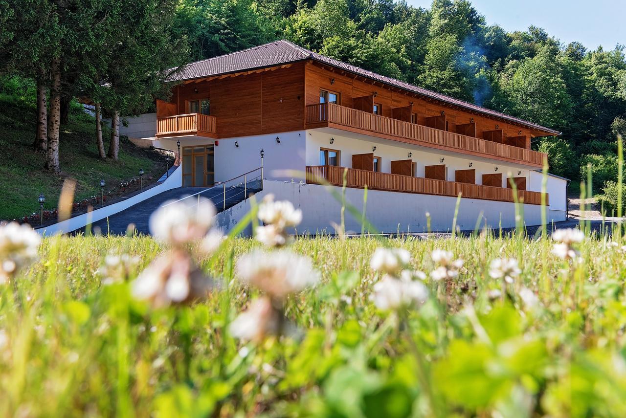 B&B Zlatna Nit บอซันสกาครูปา ภายนอก รูปภาพ