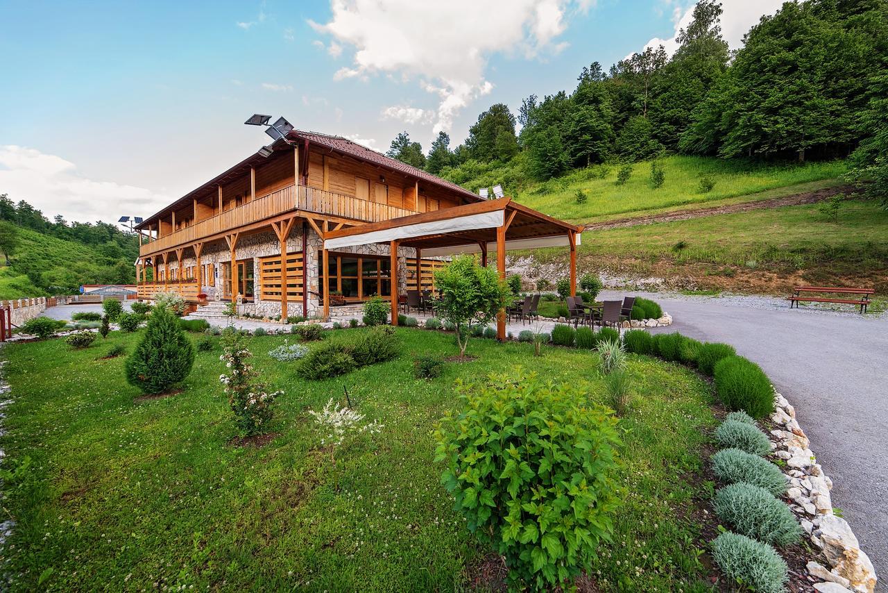 B&B Zlatna Nit บอซันสกาครูปา ภายนอก รูปภาพ