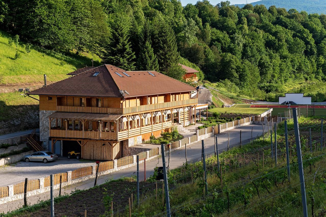 B&B Zlatna Nit บอซันสกาครูปา ภายนอก รูปภาพ