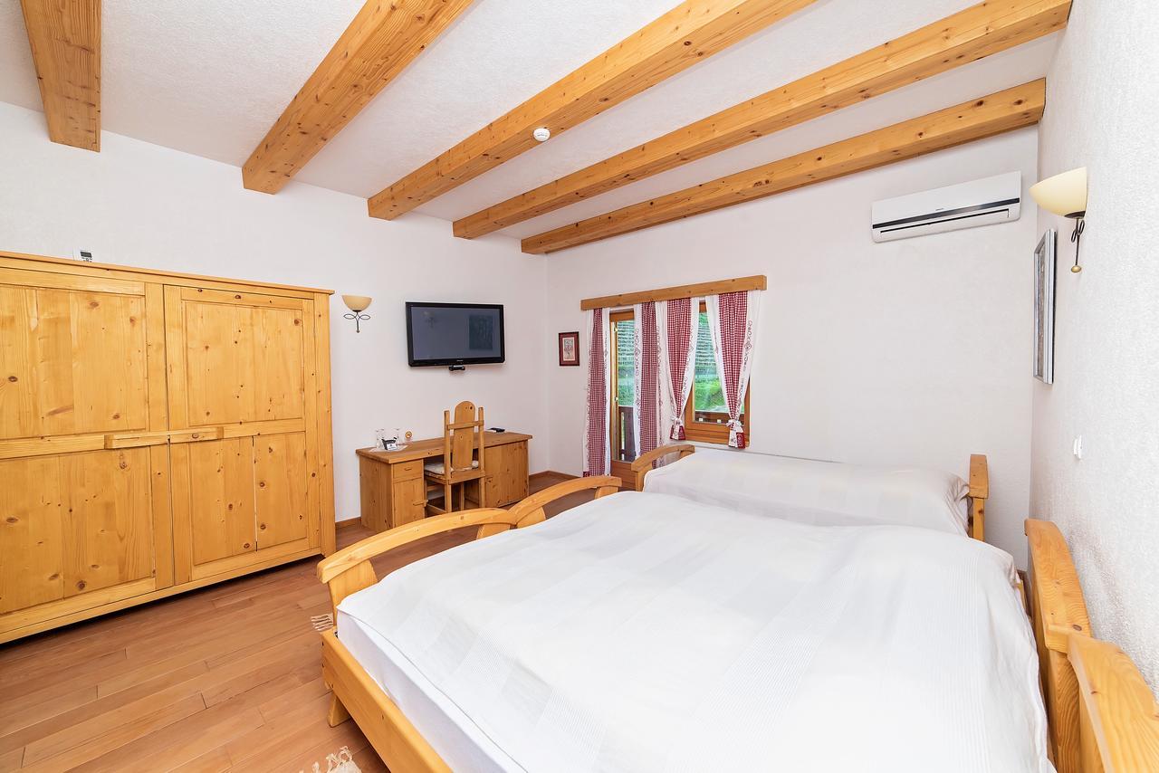 B&B Zlatna Nit บอซันสกาครูปา ภายนอก รูปภาพ