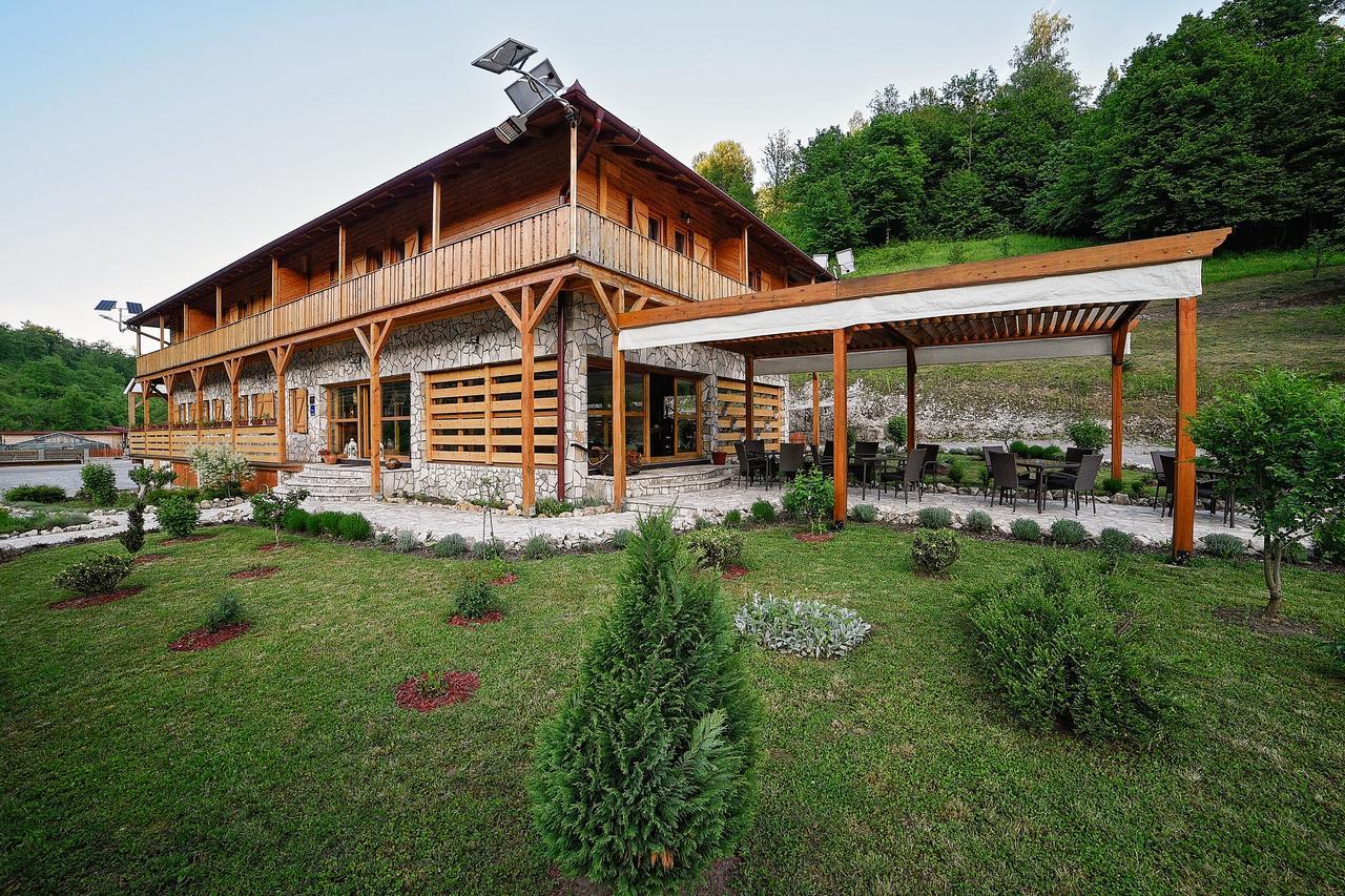 B&B Zlatna Nit บอซันสกาครูปา ภายนอก รูปภาพ