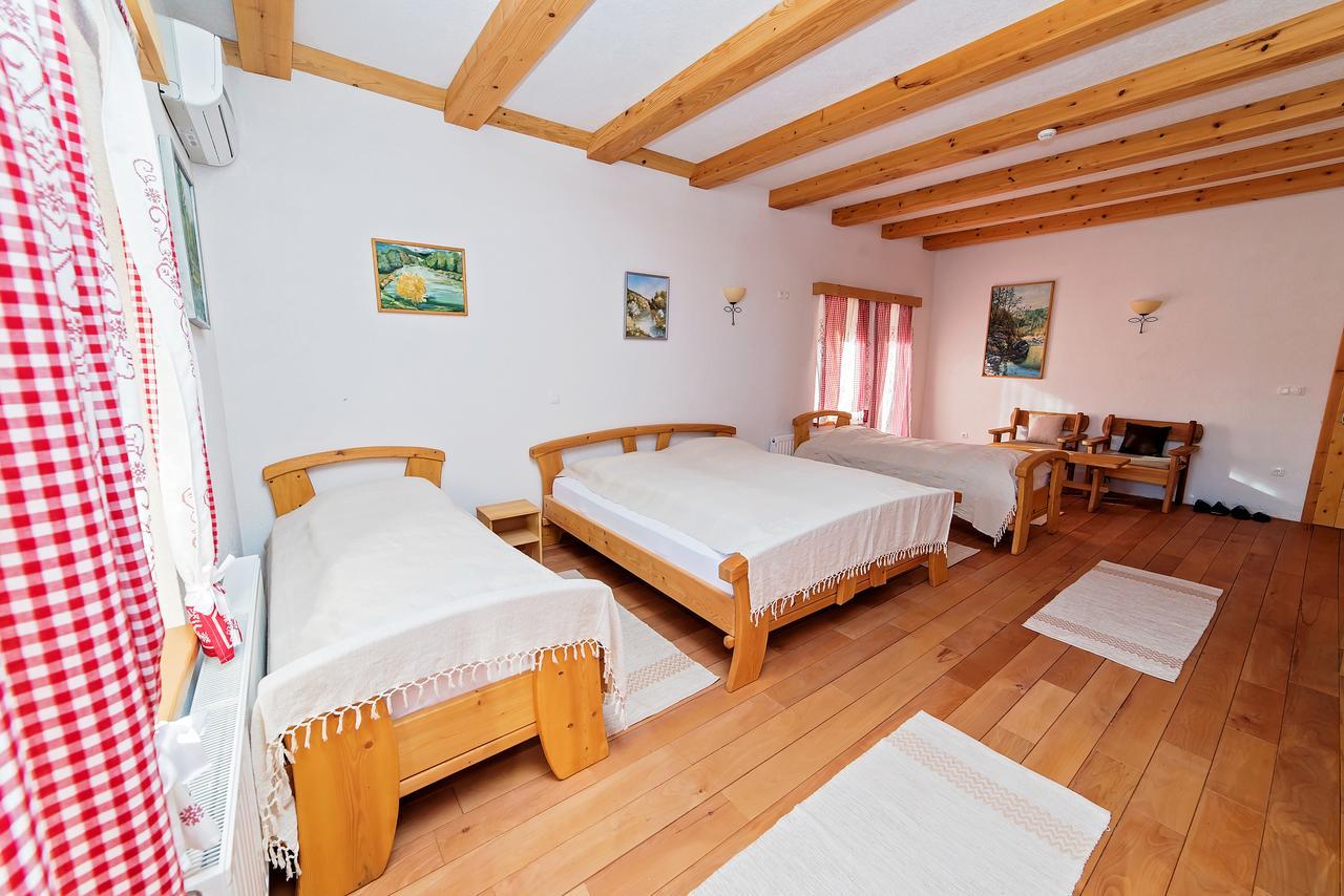 B&B Zlatna Nit บอซันสกาครูปา ภายนอก รูปภาพ